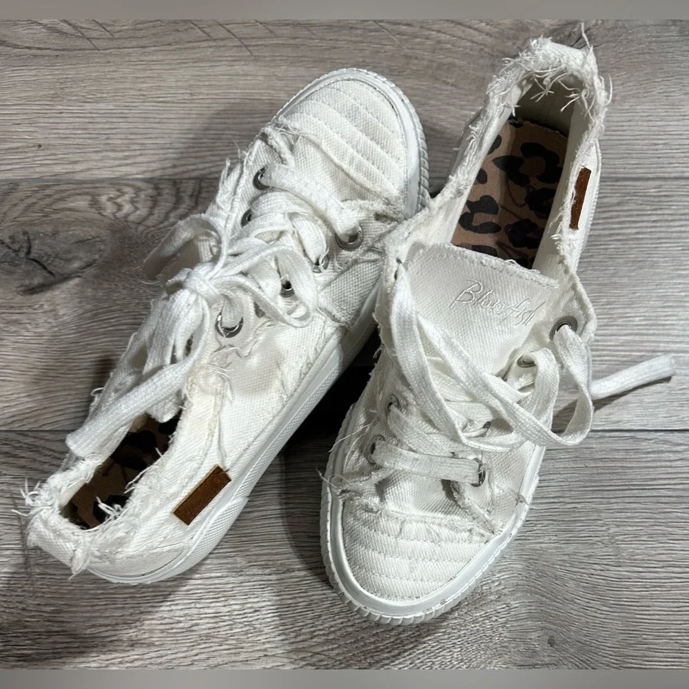 BLOWFISH Malibu Woman’s White Canvas Distressed Sneakers 6.5 - Picture 5 of 8